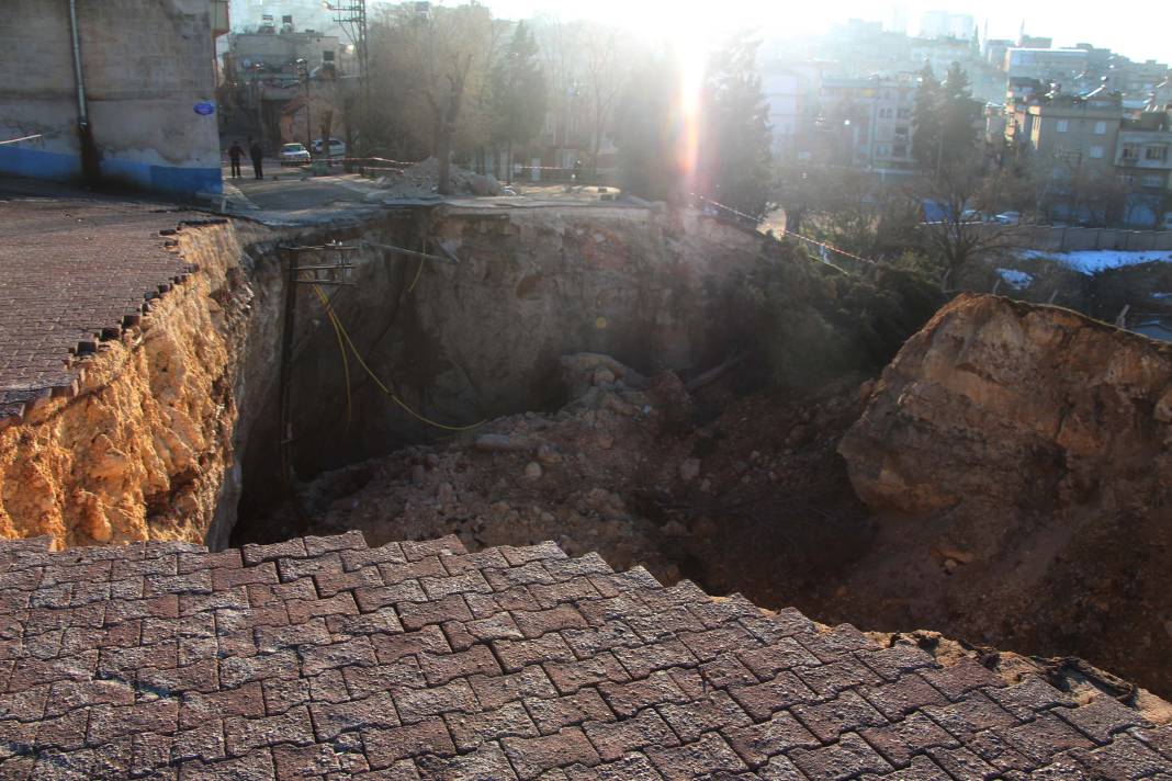Gaziantep’te depremin etkisi ile 3 dev çukur oluştu 6